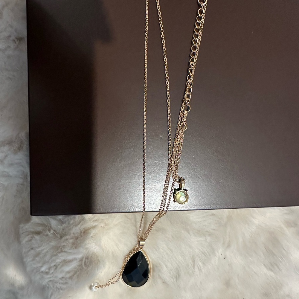 Elegant Black and Gold Pendant Necklace